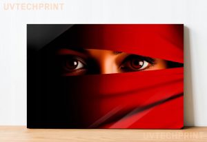 Szklany obraz Kobieta w czerwonej burce Arabska - obrazek 2
