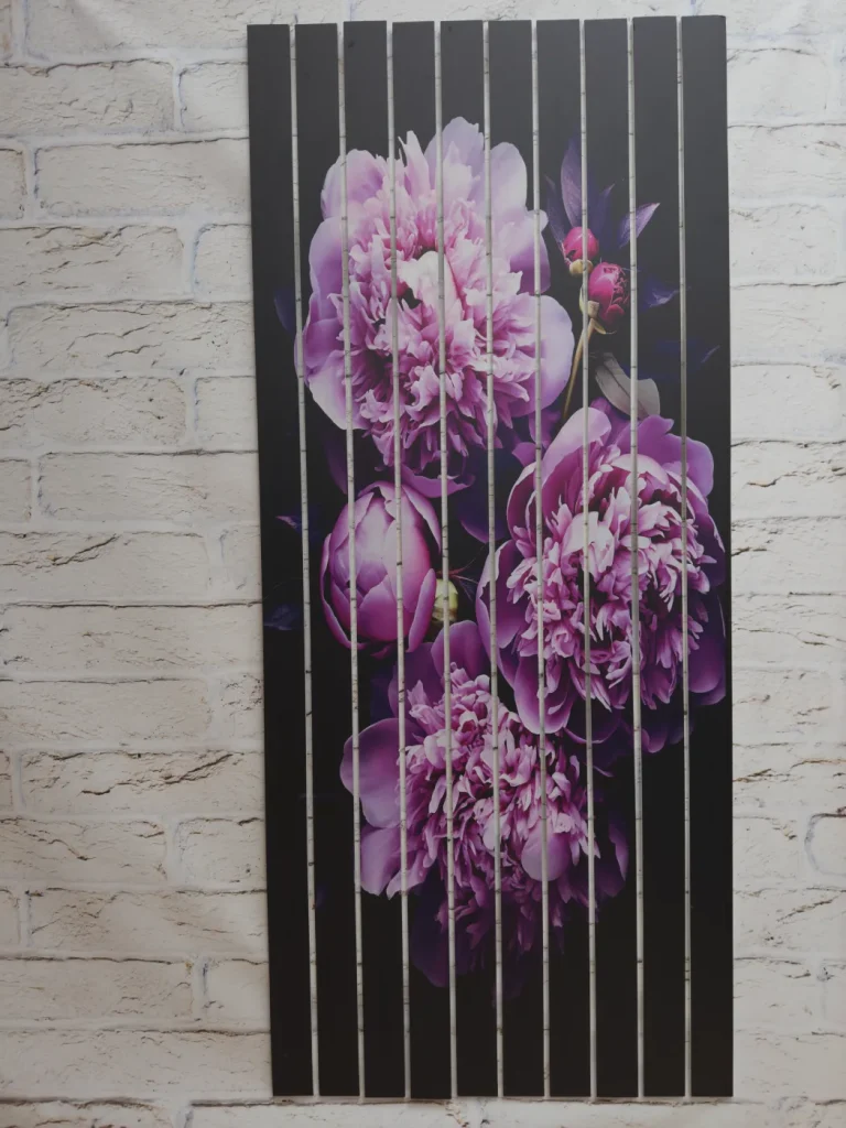 Lamele dekoracyjne z różowymi orchideami na ciemnym tle
